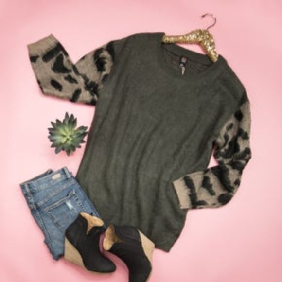 Textured Leopard Sweater - Picture 2 of 4